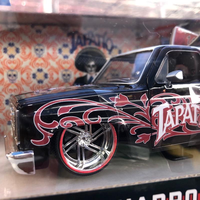 Jada 1:24 Tapatio Day of the Dead (Dia de los Muertos) 1985 Chevrolet C10 & Charro Man Figure Diecast Toy