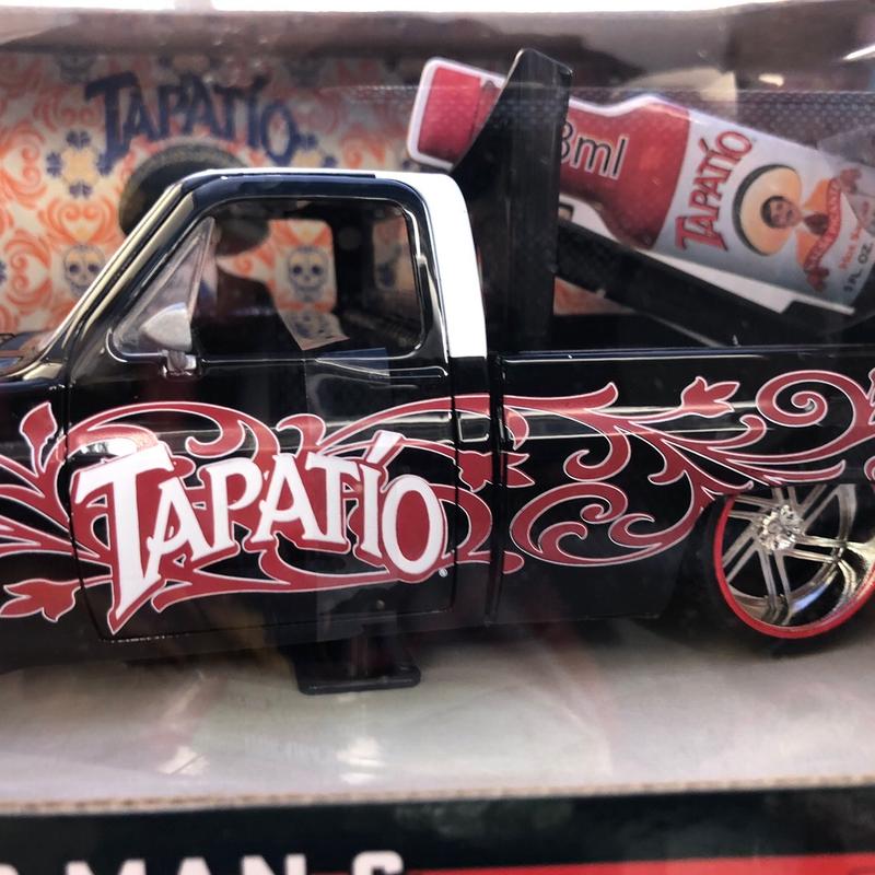 Jada 1:24 Tapatio Day of the Dead (Dia de los Muertos) 1985 Chevrolet C10 & Charro Man Figure Diecast Toy