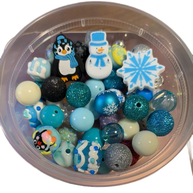 Winter Wonderland Bead 150 ml Scoop with Focals - Perfect for All Your Beading Needs, Acrylic Snowflakes, Shiny Beads, Festive Design