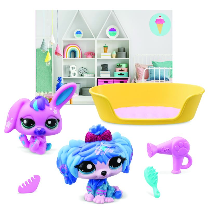 Littlest Pet Shop - Petfluencer Pairs - 2 Pets and 4 accessories, Insta-worthy Backdrop, Collector Card, and Virtual Code to unlock Roblox play