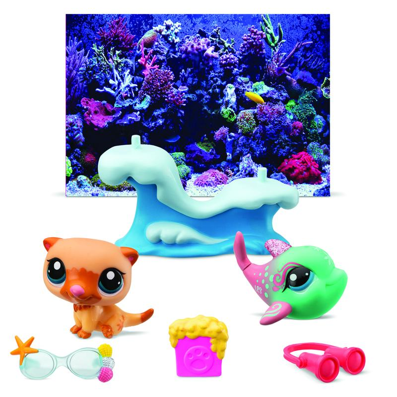 Littlest Pet Shop - Petfluencer Pairs - 2 Pets and 4 accessories, Insta-worthy Backdrop, Collector Card, and Virtual Code to unlock Roblox play