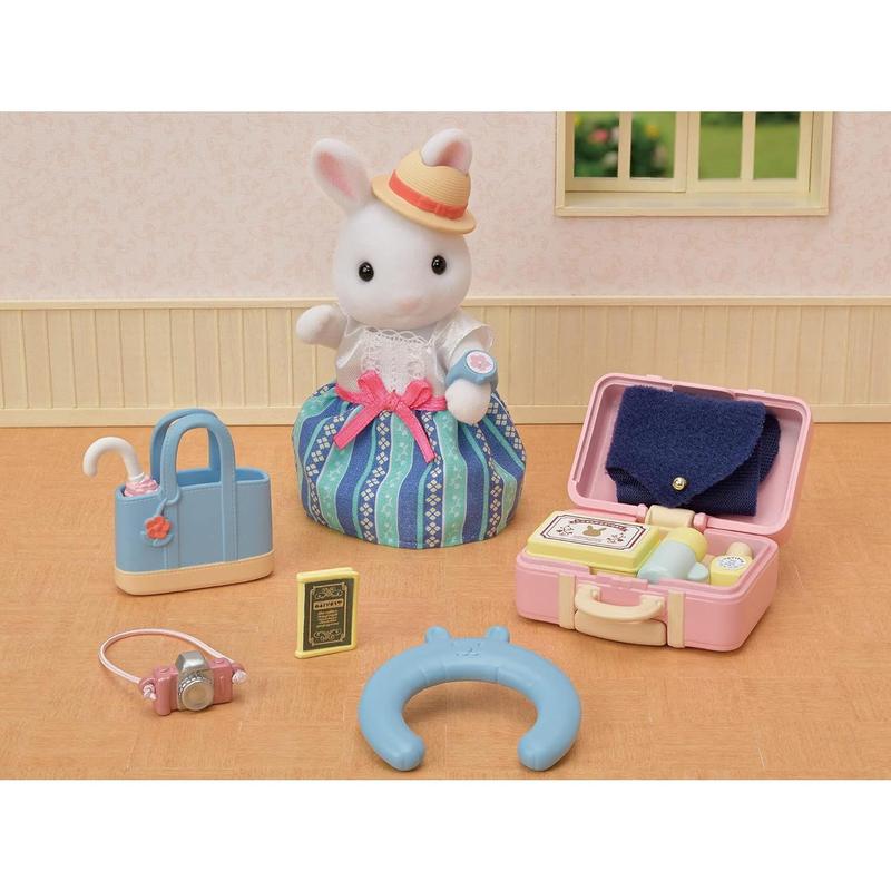 Calico Critters Snow Rabbit Mother's Weekend Travel Set, Dollhouse Playset with Figure and Accessories