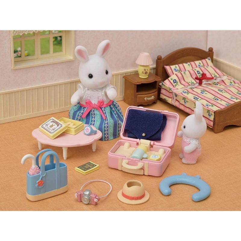 Calico Critters Snow Rabbit Mother's Weekend Travel Set, Dollhouse Playset with Figure and Accessories