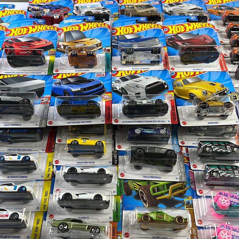 Hot Wheels Mainlines Case Q 2024 Diecast Cars Collectibles scale 1:64 Assorted Variety