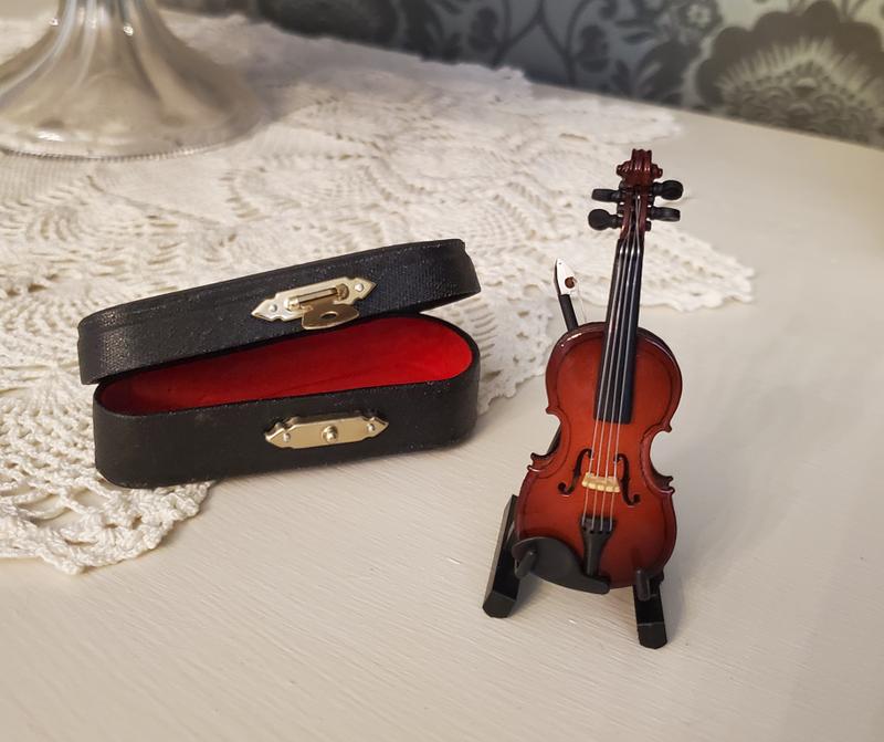 World's Smallest Violin Wooden Miniature Violin with Stand Bow and Case NEW