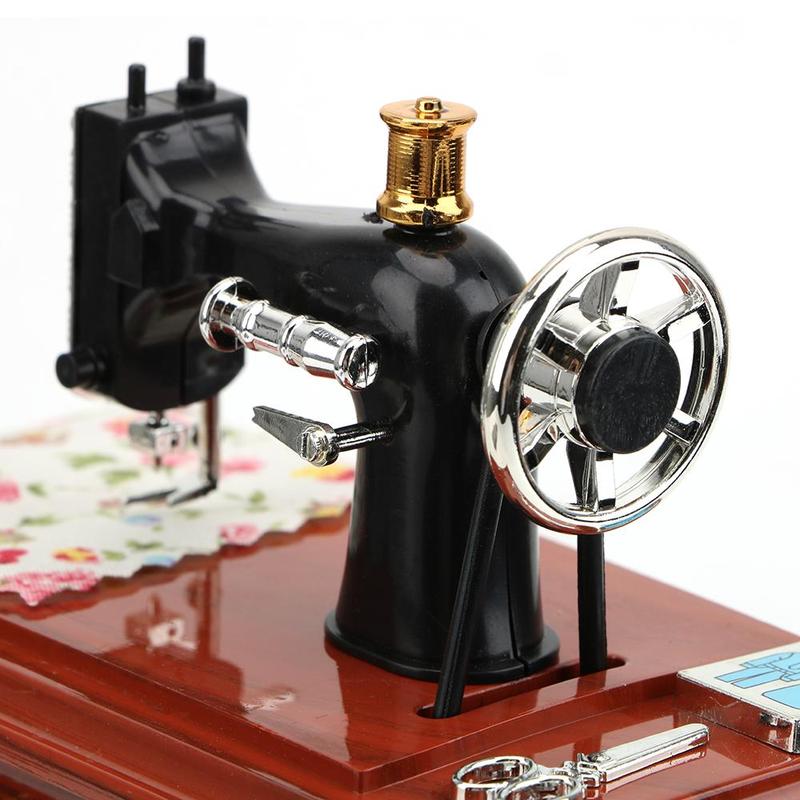 Vintage Sewing Machine Design Music Box, Creative Hand Crank Music Box, Desktop Decoration for Home Living Room Bedroom, Birthday Gift