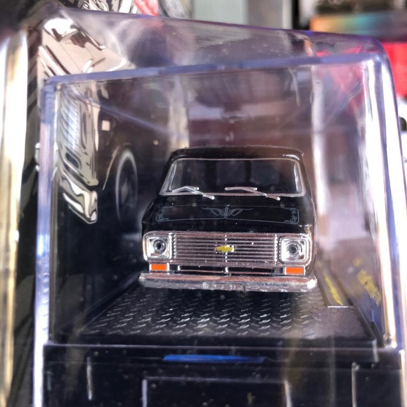 M2 Machines scale 1:64 1971 Chevrolet Van Lowriders Limited Edition – Black diecast