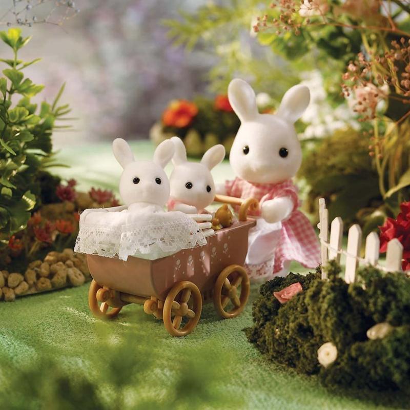 Calico Critters Connor N Kerri's Carriage Ride, Dollhouse Playset with Figures and Accessories