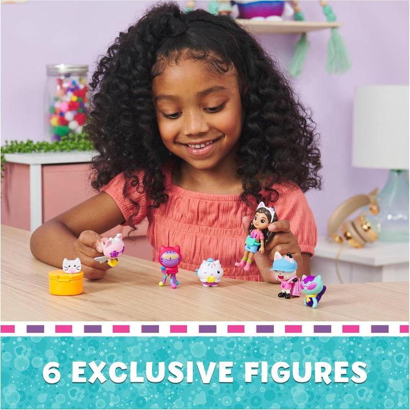 Gabby's Dollhouse, Travel Themed Figure Set with a Gabby Doll, 5 Cat Toy Figures, Surprise Toys & Dollhouse Accessories, Kids Toys for Girls & Boys 3+