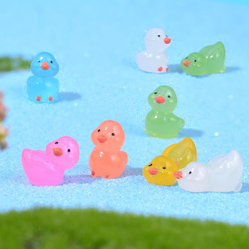 Random Color Luminous Mini Resin Duck, 30 50pcs Glow in The Dark Animals Dollhouse Figurine, Assorted Cute Cabochons Small Glowing Toys, DIY Charms Ducks Ornaments for Garden Craft Landscape