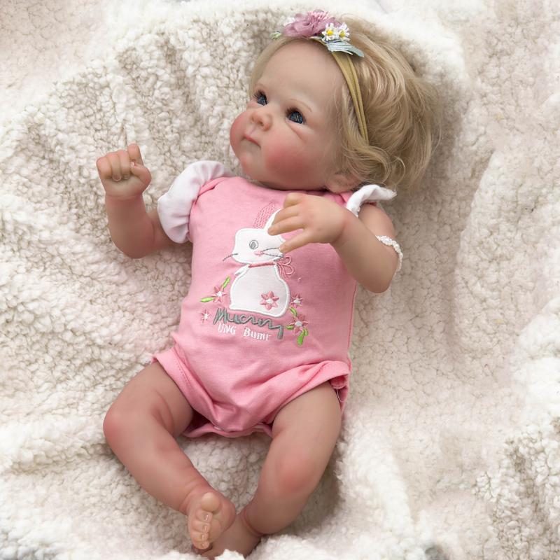 A 17.7-inch Sleeping Beauty cute baby doll, 3D painted skin, visible blood vessels, soft silicone realistic baby girl Princess gift toy, Halloween Christmas gift