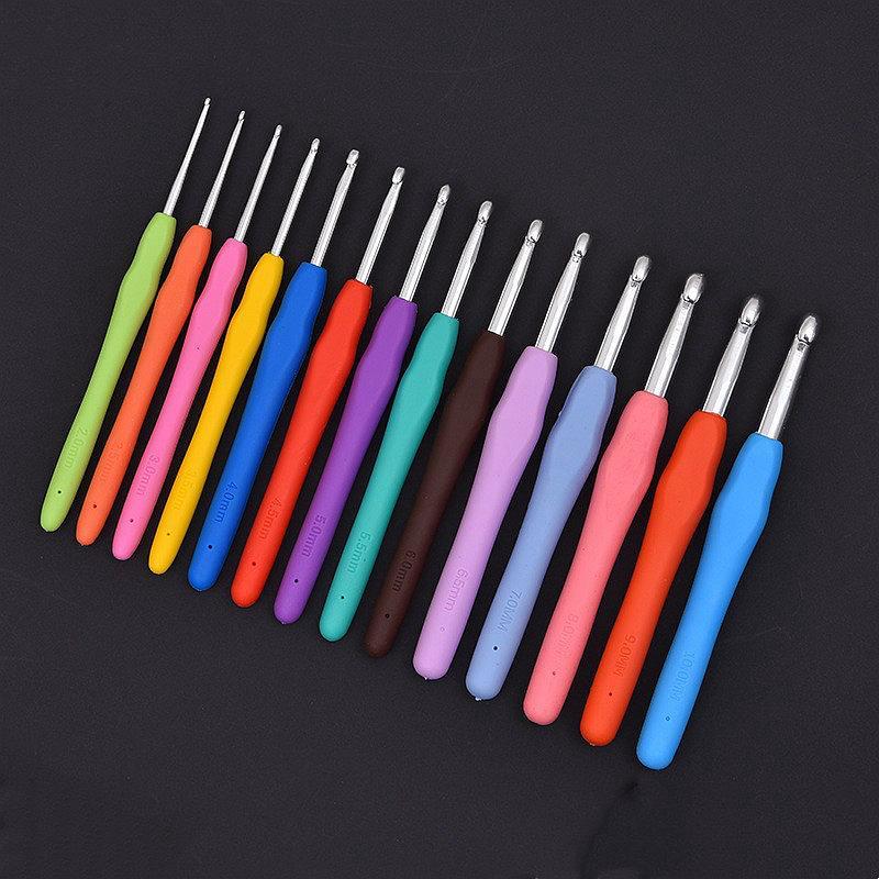 14pcs Random Color Soft Silicone Handle Crochet Hook Set, Multifunctional Anti-slip Crochet Needle, DIY Tool For Home Sewing Knitting